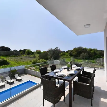 Luxury Harbor Villa *