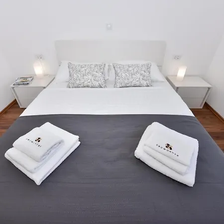 Luxury Harbor Villa *