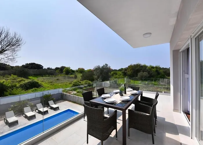 Luxury Harbor Villa *