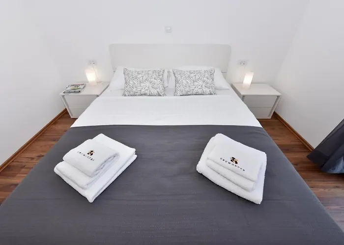 Luxury Harbor Villa *